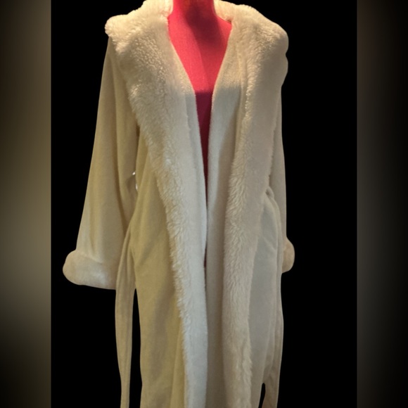 Pottery Barn super soft plush robe - Picture 5 of 7